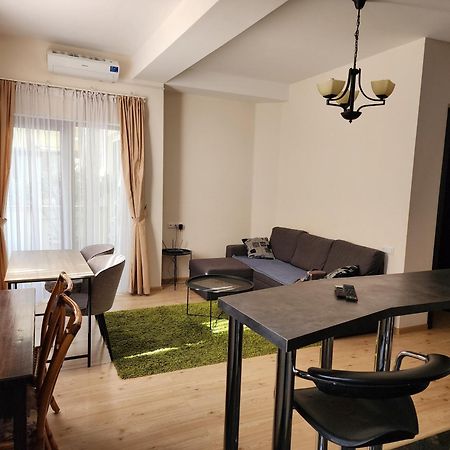 Vake-Saburtalo Hillside Apartment Tbilisi Exterior photo